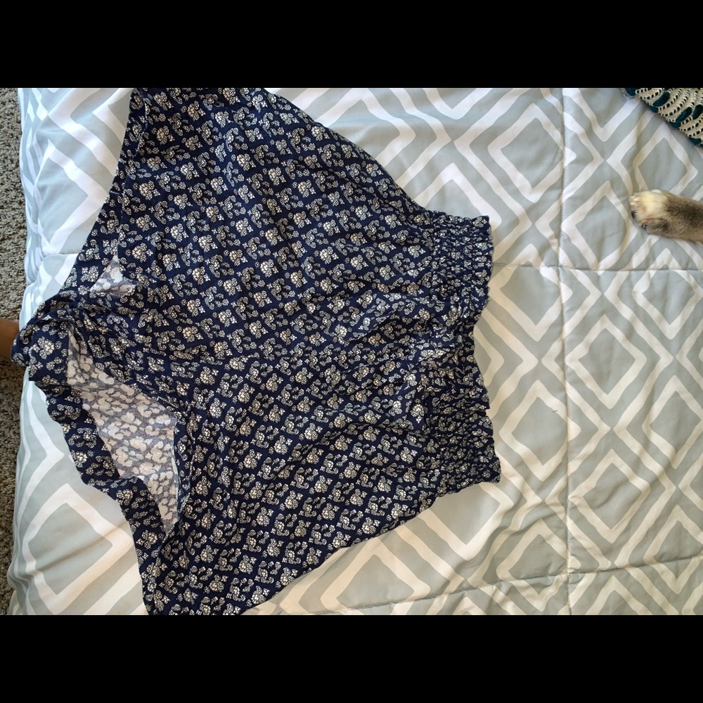 Hollister flowy shorts